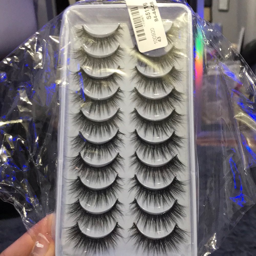 False eyelashes - Picture 3 of 3